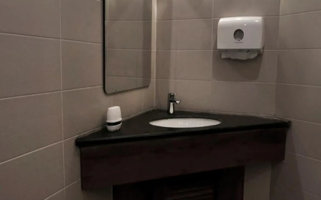 Hive Hostel - Adults Only
