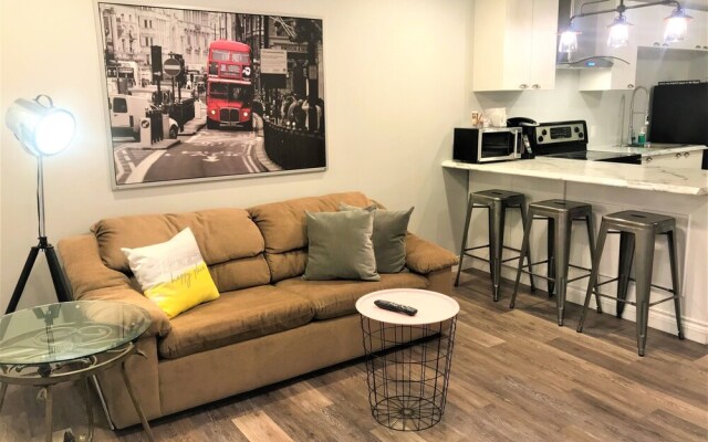 Esther's Place-Carleton Place Downtn Apartment