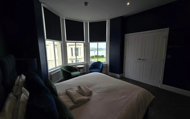 Delmont Hotel