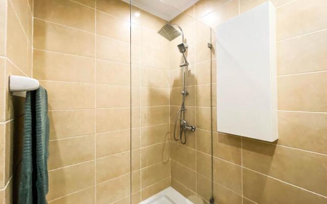 Balcony with Seaview - 1 Bed Apartment