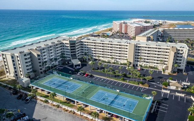 Inlet Reef 217 2 Bedroom Condo by RedAwning