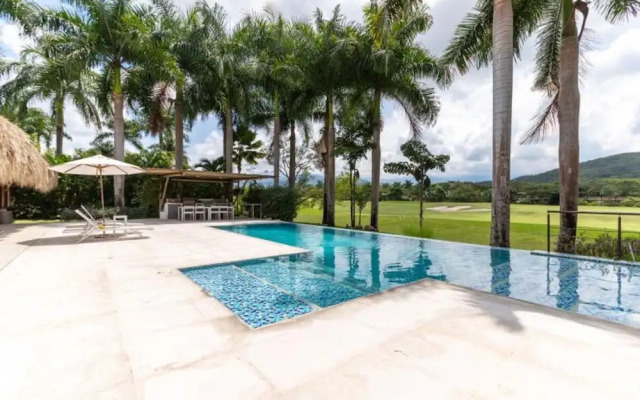 w Amazing 4BR Villa w Pool at Mesa de Yeguas