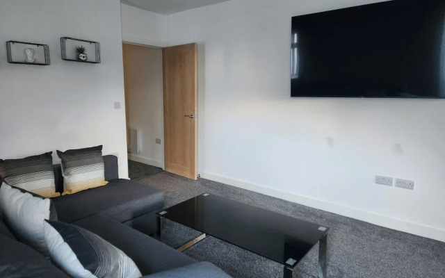 Derby City Centre Apartment With Roof Top Hot Tub