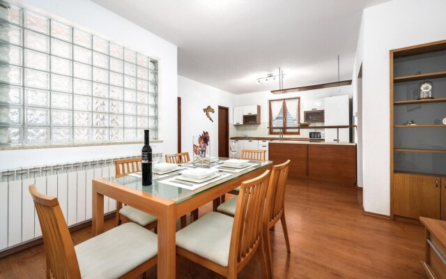 Stunning Home in Liznjan With Wifi and 3 Bedrooms