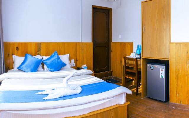 Roamers Inn - Hostel