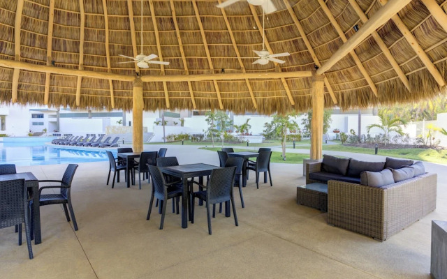 Altamar Canal View Condos