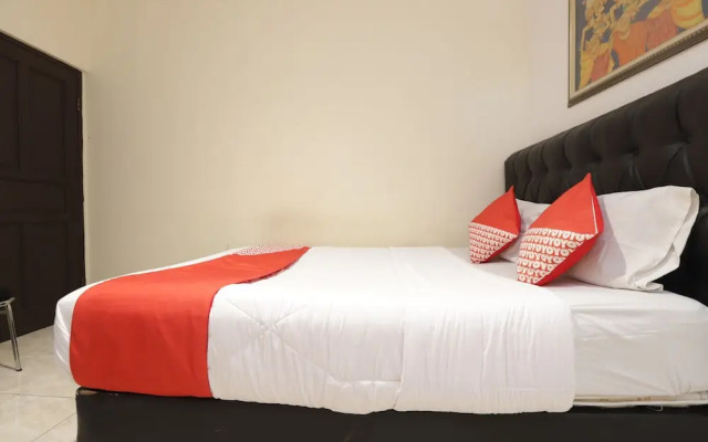 OYO 188 Nely Murni Residence