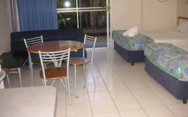 Cairns Holiday Lodge – Guest Rooms – Cairns