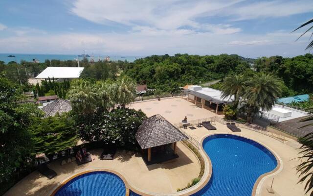 Spacious apartment with Ocean view in Panwa