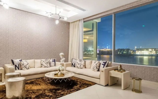 Beachfront 5BR Villa w Jacuzzi Pool on the Palm