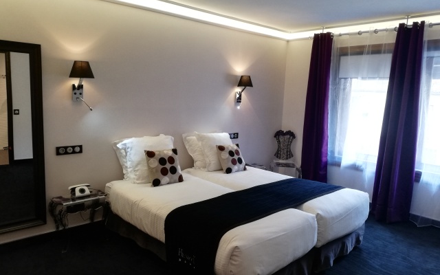 Henry II Hotel