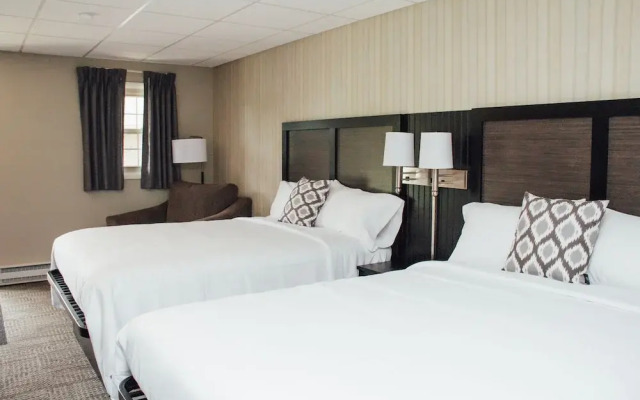 Country Squire Inn and Suites