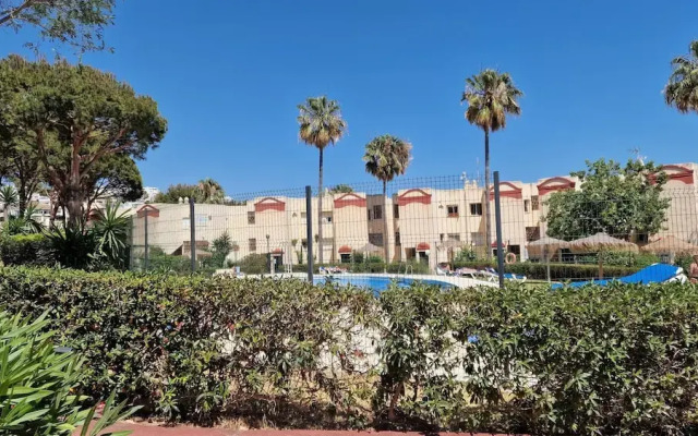 Sunny Seaside Retreat in Calahonda, sea View, Pool