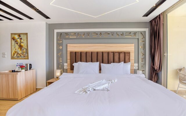 Diamond pyramids hotel