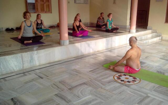 Shri Yoga Mandir Guest House
