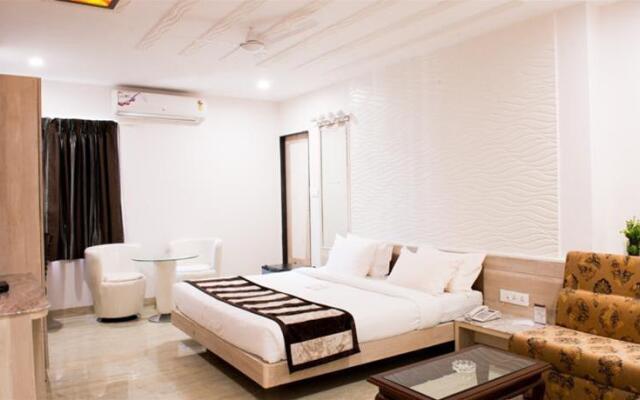 OYO Flagship 23530 Smriti Star Hotel