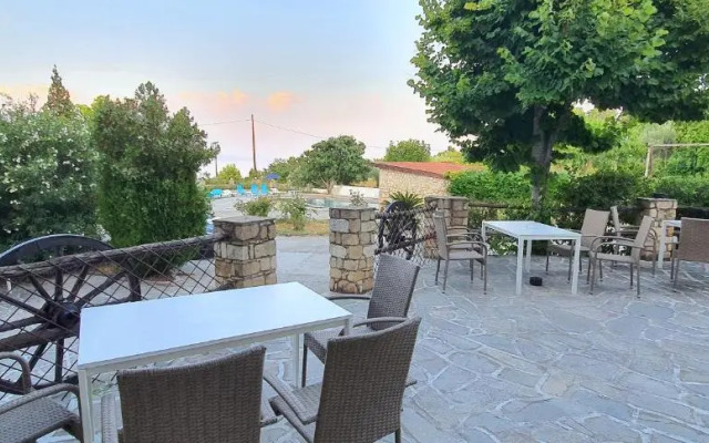 Pashos Hotel