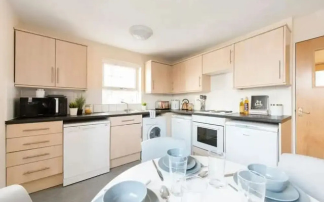 Student Only Cable Street