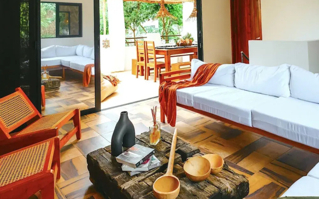 Awesome jungle villa with pool La Veleta