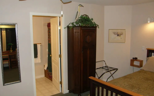 Cedar Wood Lodge B&B
