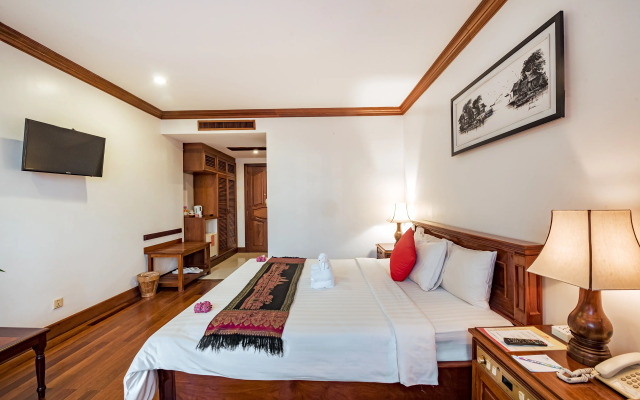 The Suite By Royal Crown Hotel