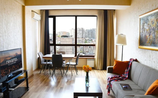 Chic 1BR Cascade Views and Near Opera