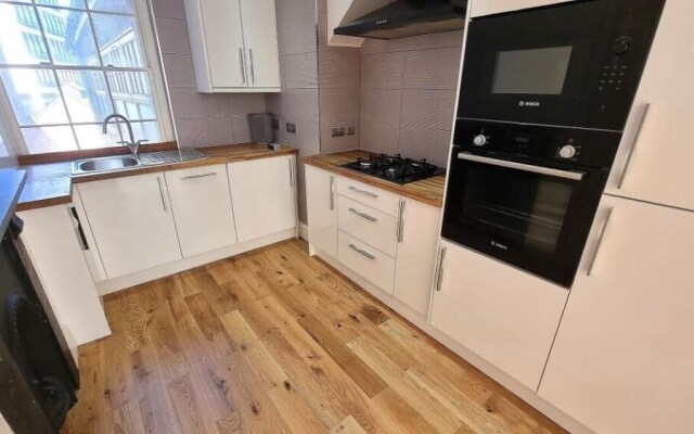 HU1 Triplex City Centre Gem sleeps 6 H7