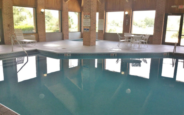 Capital O Amerihost Inn and Suites Mexico Hwy 54 MO