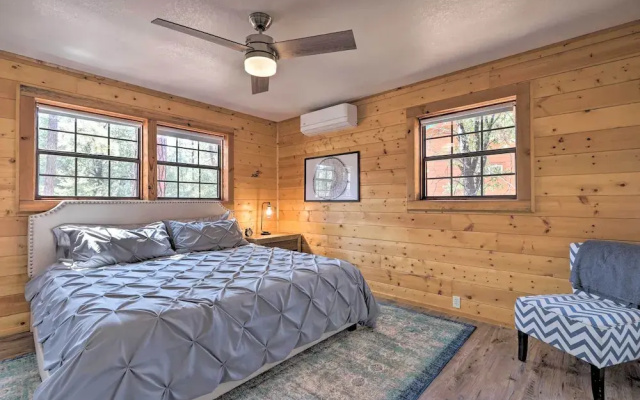 Deck, Games & Fire Pit: Modern Pine Cabin!