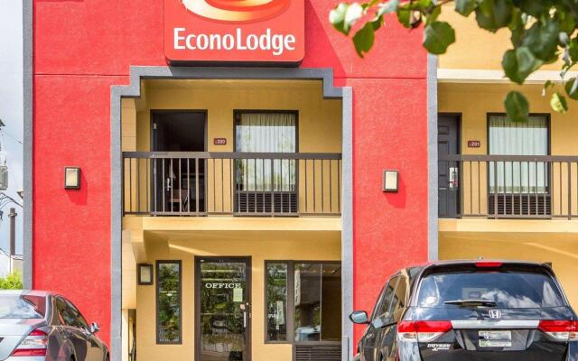 Econo Lodge North