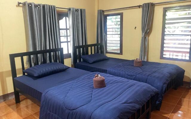 Rain Tree Cafe & Homestay