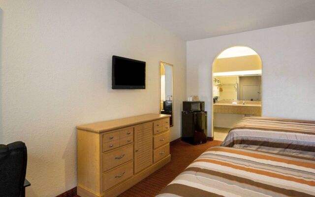 Scottish Inn & Suites