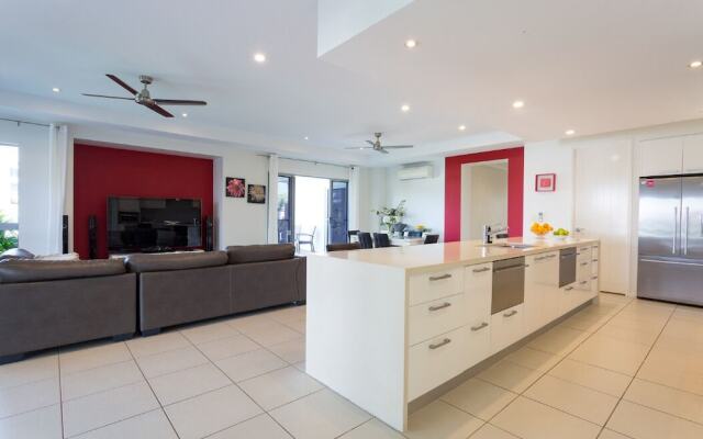 Cairns Beaches Home With Water View