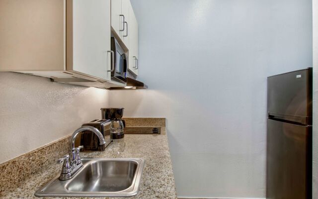 OYO Townhouse Beaumont Medical Center Area