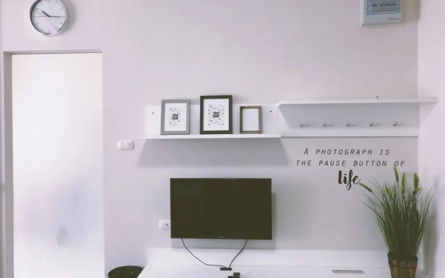 Dcondo Creek Design Room