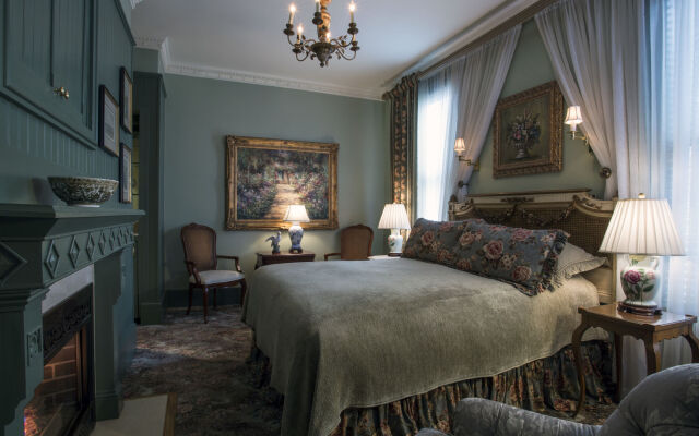 The Chanler at Cliff Walk