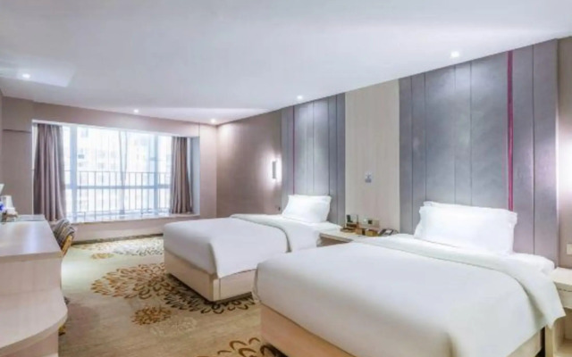 Lifeng Hotel (Guiyang Huaguoyuan Fortune plaza)