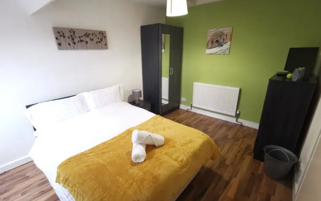Oz Rooms Anfield Canon
