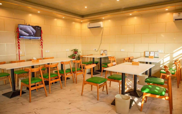 Vatica Jieshou City New Passenger Transport Center Hotel