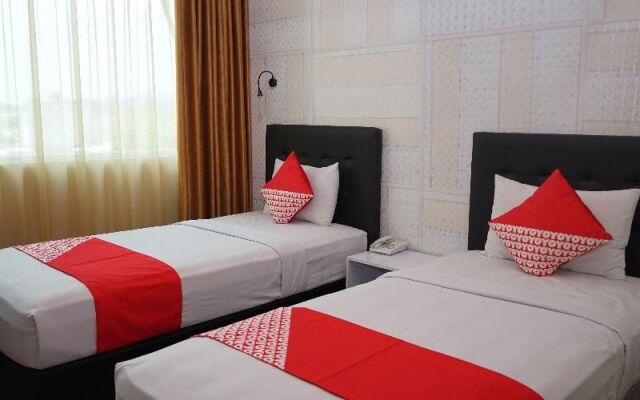 OYO 633 Ren'z Hotel