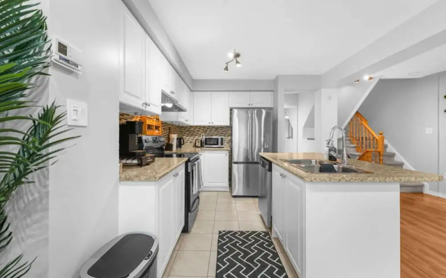 Chic 2BR House Newly Renovated Central Spot