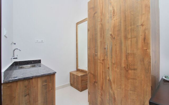 OYO 12033 Hotel Royal Residence