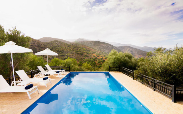 Beautiful Villa Near Sea in Epano Sisi