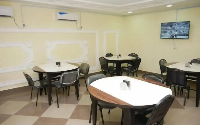 Sarina Suites and Apartments