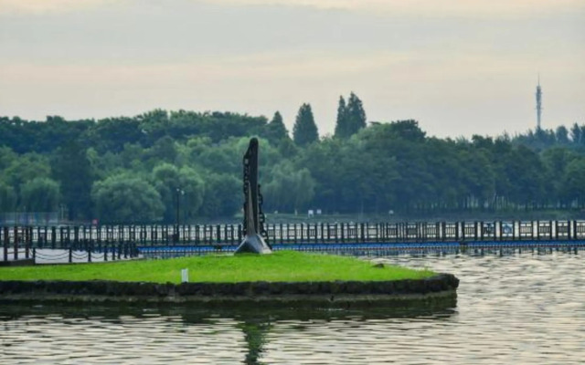 Mingzhu Lake Resort