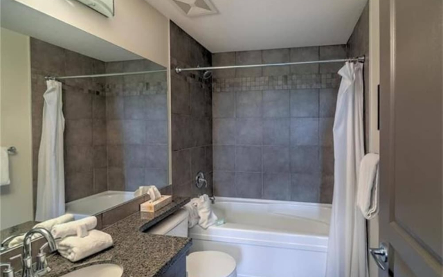 One of a Kind, Top Floor Apartment at Playa #632 - фото 2