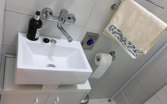 VERY CLOSE Studio Apartment