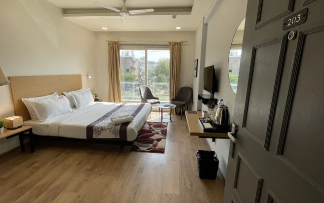 Saltstayz Express - Medicity (Near Medanta Hospital)