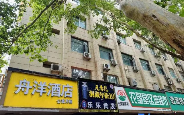 Zhouyang Youth Hotel (People's Hospital Subway Station)