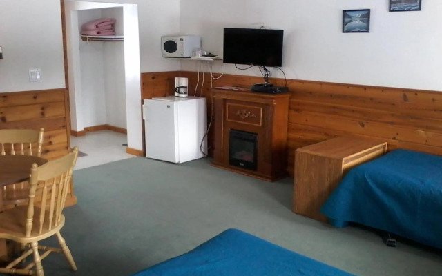 Quiet Bay Inn & Café